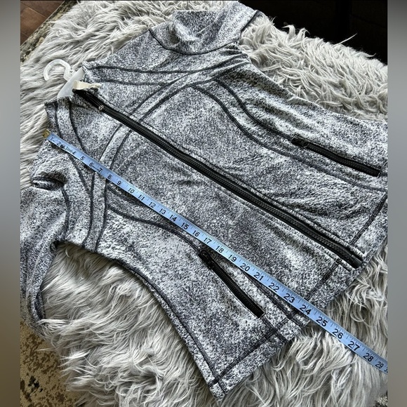 Lululemon Define Jacket Luon Variegated Knit Jacquard White Black Size 10 - Picture 4 of 9